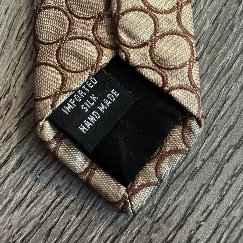 Kenneth Cole elegant tie